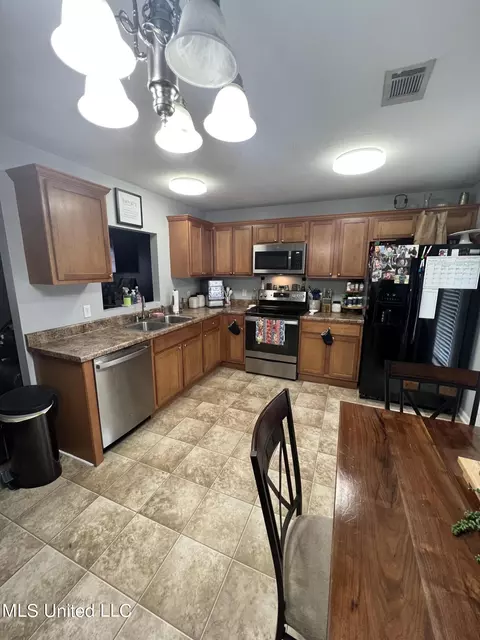 623 Lexington Dr, Florence, MS 39073 photo 5