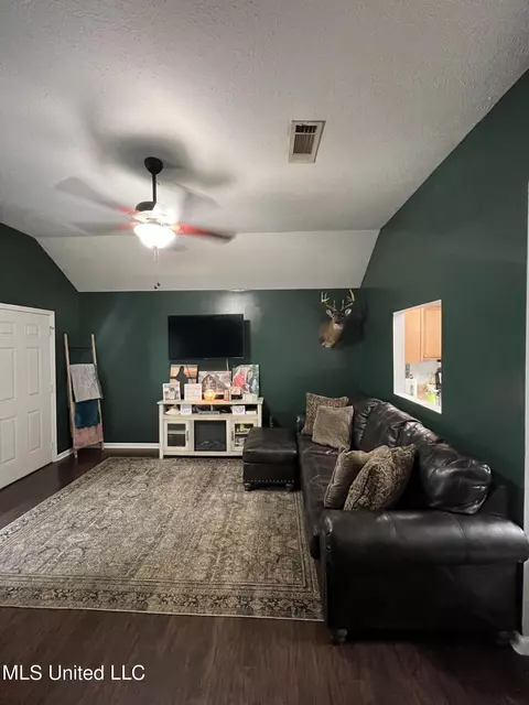 623 Lexington Dr, Florence, MS 39073 photo 4