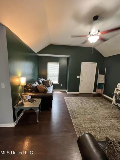 623 Lexington Dr, Florence, MS 39073 photo 3