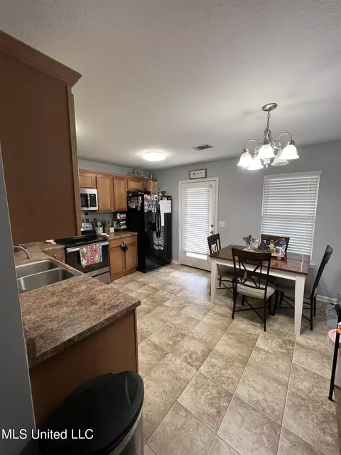 623 Lexington Dr, Florence, MS 39073 photo 6