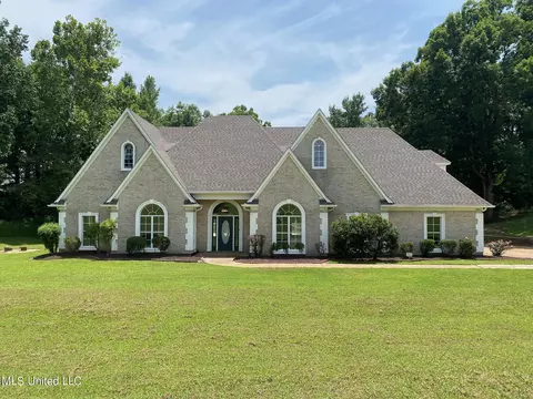 8867 Scenic Ridge Cv, Lake Cormorant, MS 38641