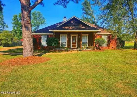 639 Southern Oaks Dr, Florence, MS 39073
