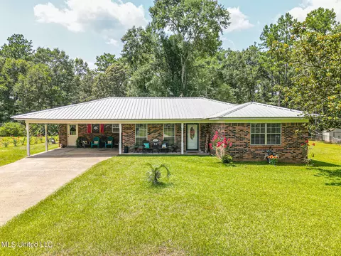 187 Live Oak Dr, Lucedale, MS 39452