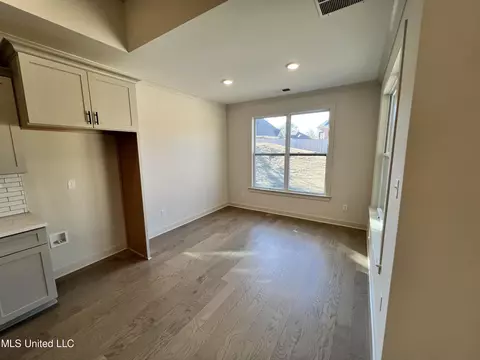6733 W Sunrise Loop W, Olive Branch, MS 38654 photo 8