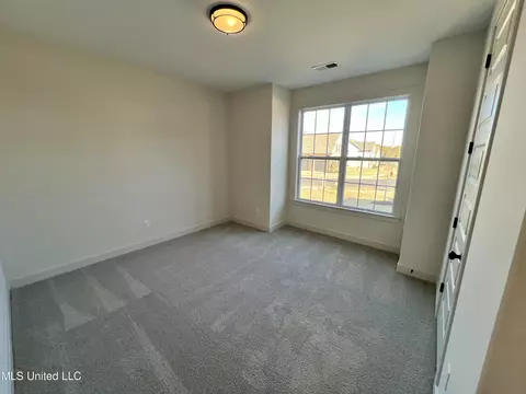 6733 W Sunrise Loop W, Olive Branch, MS 38654 photo 15