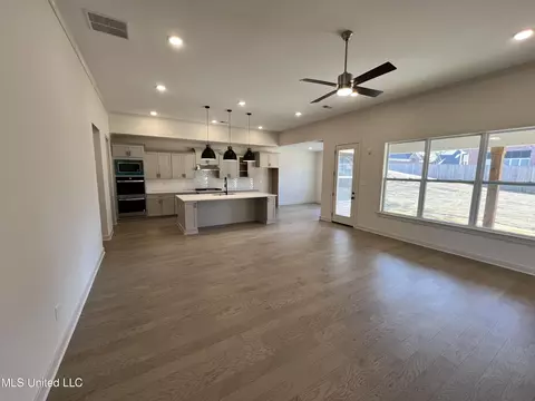 6733 W Sunrise Loop W, Olive Branch, MS 38654 photo 4
