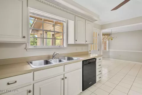 405 Armour Dr, Jackson, MS 39211 photo 12