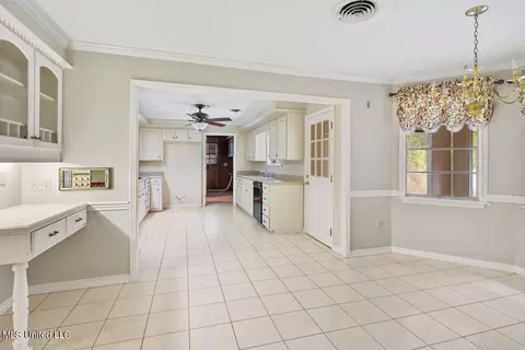 405 Armour Dr, Jackson, MS 39211 photo 8