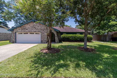 226 Saratoga Dr, Ocean Springs, MS 39564