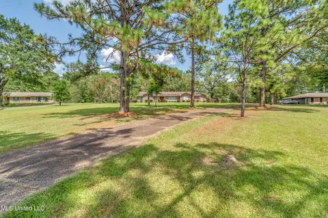 842 Gore Rd, Jackson, MS 39212 photo 2