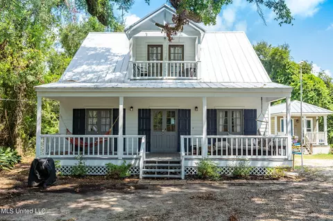 907 E Second St, Pass Christian, MS 39571