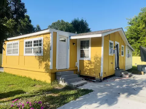 238 Spanner Ln, Biloxi, MS 39530
