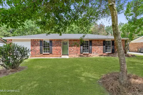7200 Greenbriar St, Ocean Springs, MS 39564