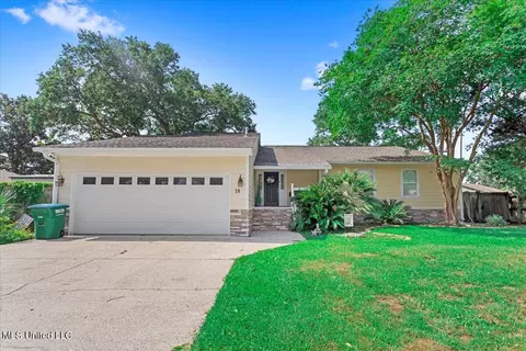 19 Villa Cove Dr, Gulfport, MS 39507