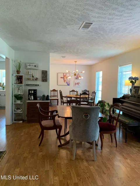 Dining - 119 St Augustine Dr, Madison, MS 39110 photo 2 of 2
