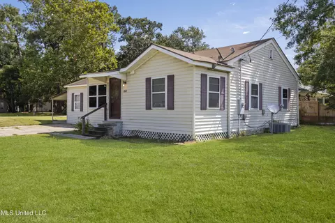 1802 12th St, Pascagoula, MS 39567