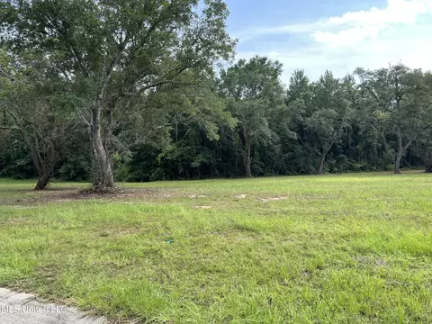 1 Magnolia Blvd # -2, Pass Christian, MS 39571