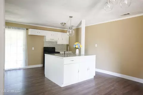 4101 Washington Dr, Moss Point, MS 39563 photo 5