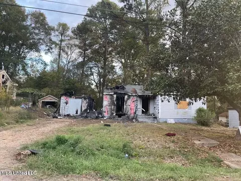 107 Cedar Ln, Jackson, MS 39212
