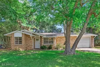 8404 Neptune Ave, Ocean Springs, MS 39564