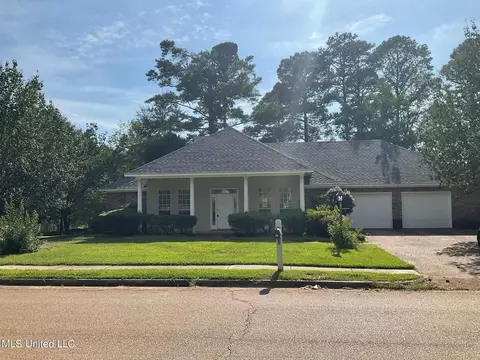 303 Pinewood Ln, Ridgeland, MS 39157