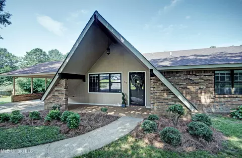 519 N West St, Carthage, MS 39051