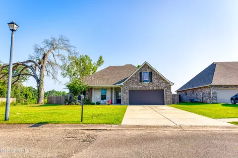 14300 Whippoorwill Rd, Gulfport, MS 39503