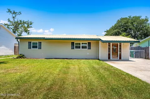 519 Demontluzin Ave, Bay Saint Louis, MS 39520