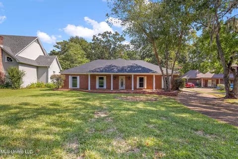 7 Avery Cir, Jackson, MS 39211