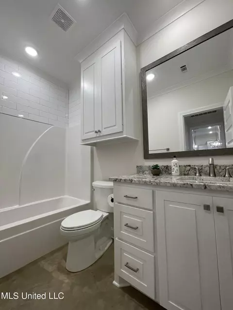 Bath - 116 Waverly Dr, Florence, MS 39073 photo 6 of 8