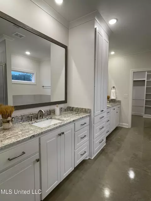 Bath - 116 Waverly Dr, Florence, MS 39073 photo 2 of 8