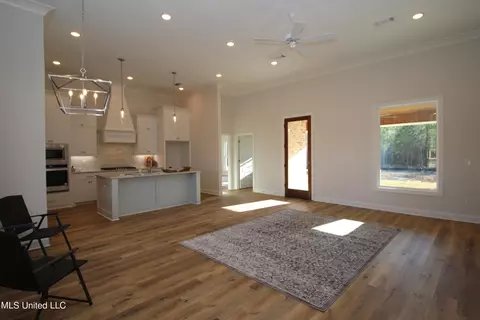Living - 116 Waverly Dr, Florence, MS 39073 photo 1 of 2