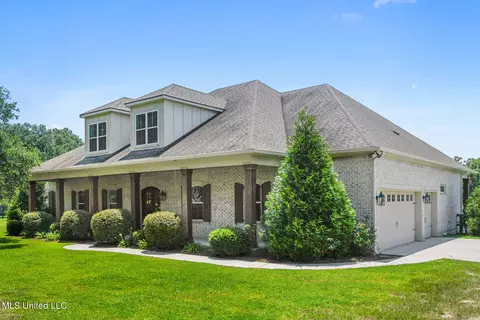 23111 Stablewood Cir, Pass Christian, MS 39571