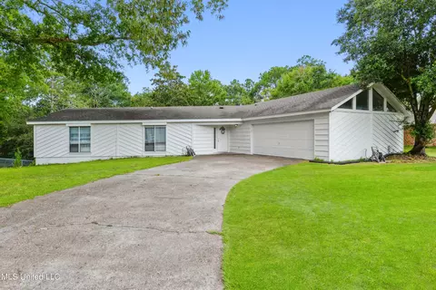 129 Reynolds Cir, Ocean Springs, MS 39564