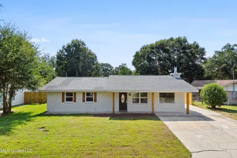 230 Eastland Blvd, Ocean Springs, MS 39564