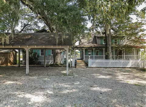 2310 N Country Club Ln, Biloxi, MS 39532