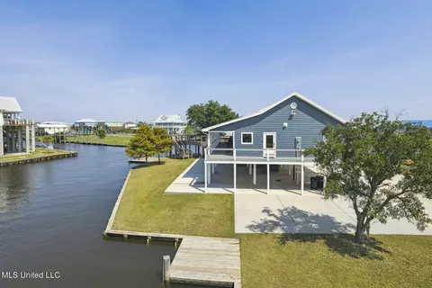 11402 Texas St, Bay Saint Louis, MS 39520