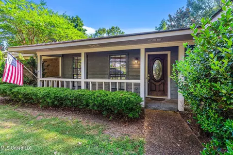 328 Millcreek Dr, Brandon, MS 39047