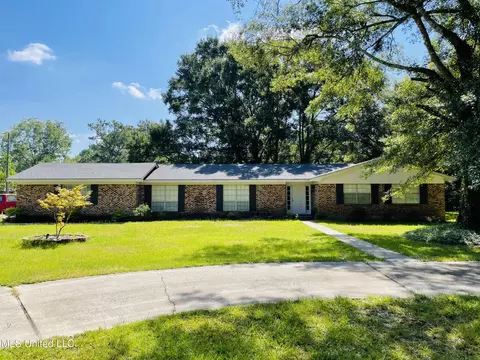 8712 Pine Grove Rd, Gautier, MS 39553