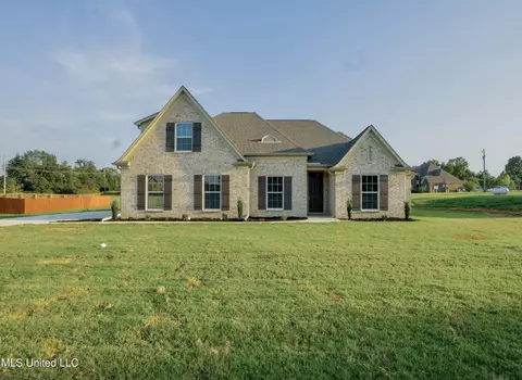 103 Taylor Ridge Dr, Senatobia, MS 38668