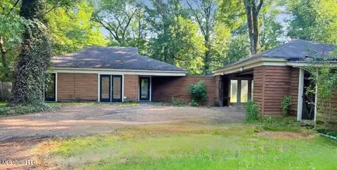 806 Colonial Cir, Jackson, MS 39211