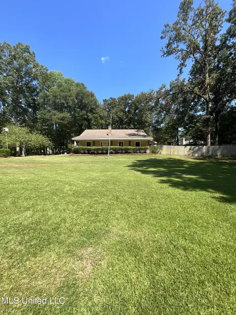 490 St Augustine Dr, Madison, MS 39110