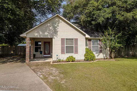 7117 Oak Cove Dr, Biloxi, MS 39532