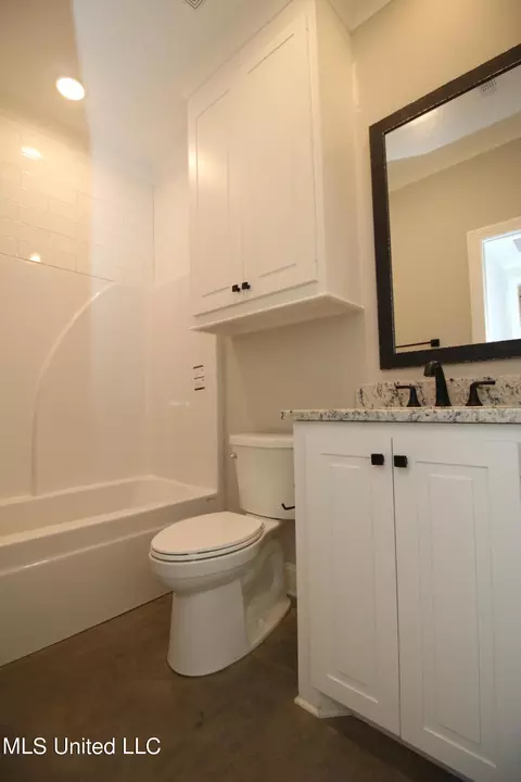 Bath - 102 Waverly Dr, Florence, MS 39073 photo 5 of 7