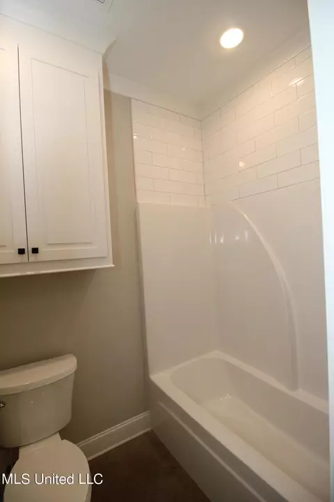 Bath - 102 Waverly Dr, Florence, MS 39073 photo 7 of 7