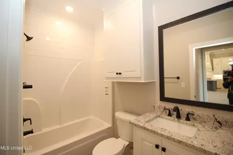 Bath - 102 Waverly Dr, Florence, MS 39073 photo 4 of 7