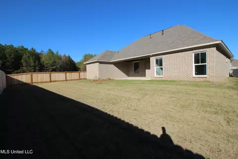 Exterior - 102 Waverly Dr, Florence, MS 39073 photo 4 of 5