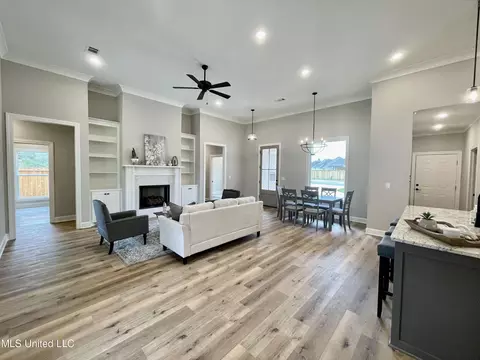 Living - 102 Waverly Dr, Florence, MS 39073 photo 3 of 5
