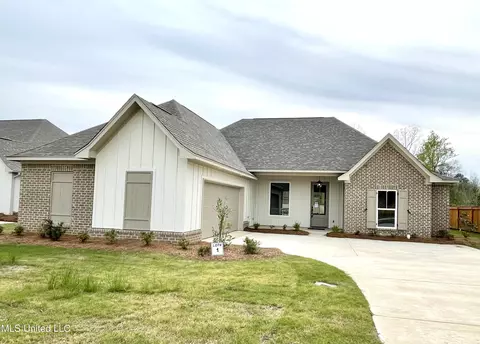 102 Waverly Dr, Florence, MS 39073