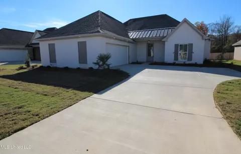 104 Waverly Dr, Florence, MS 39073